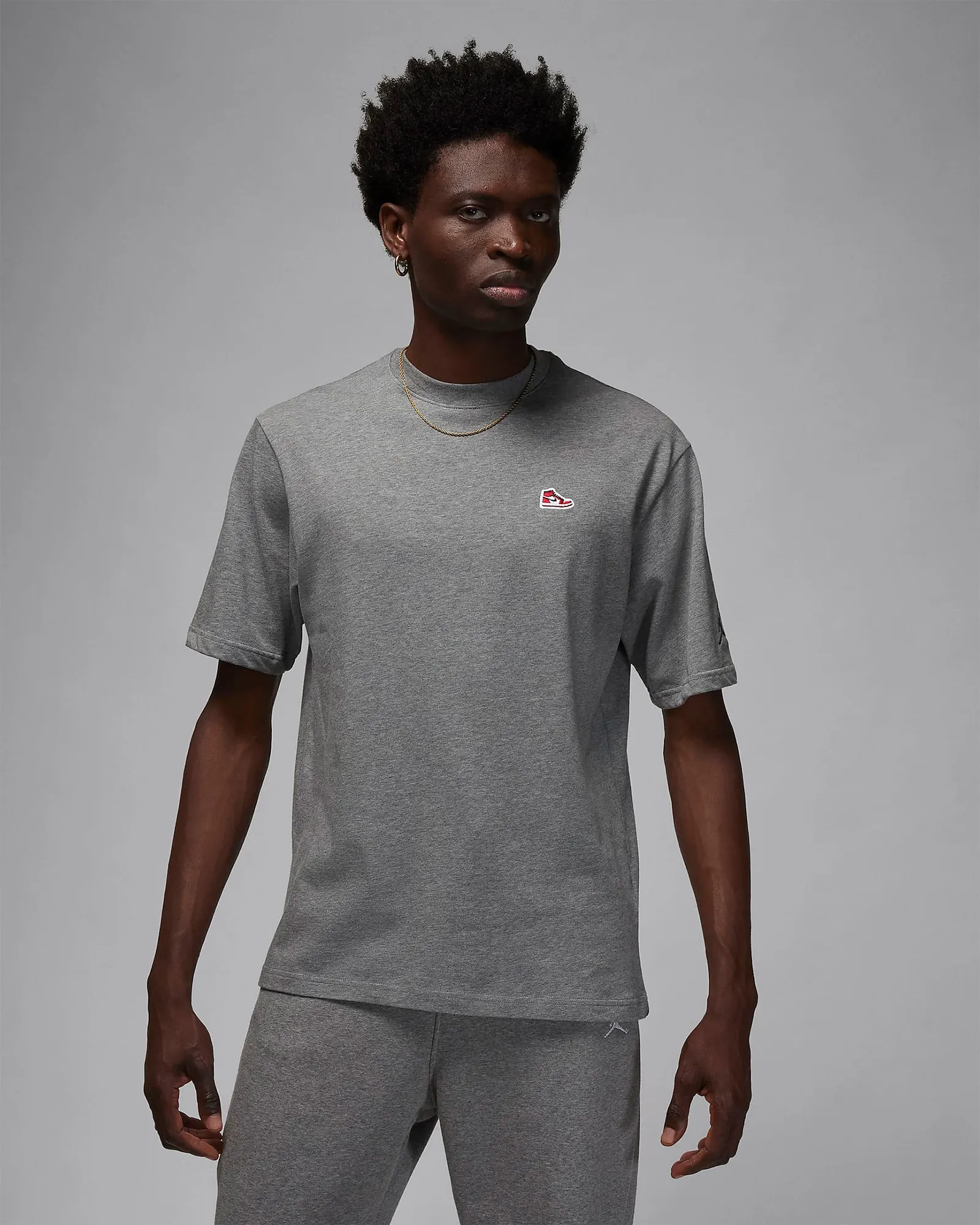 Футболка чоловіча Jordan Brand Snkr Ptch Ss Crew FN5982-091, колір сірий — фото 1 з 6