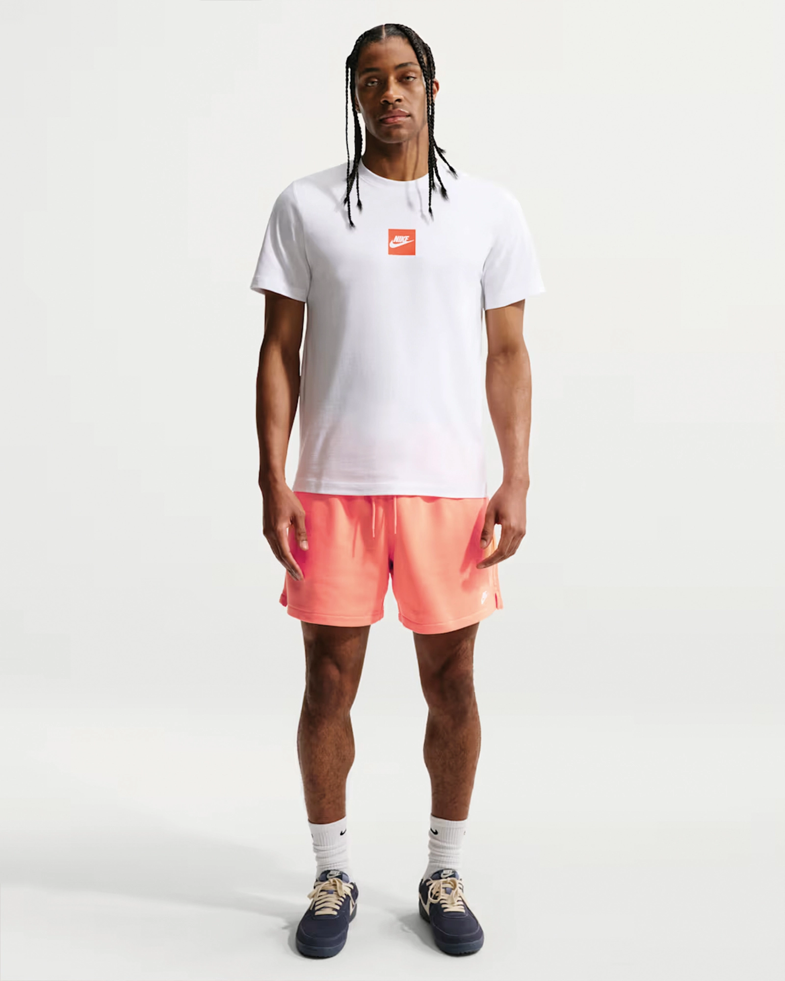 Футболка чоловіча Nike Sportswear IR4972-100, колір білий — фото 4 з 5