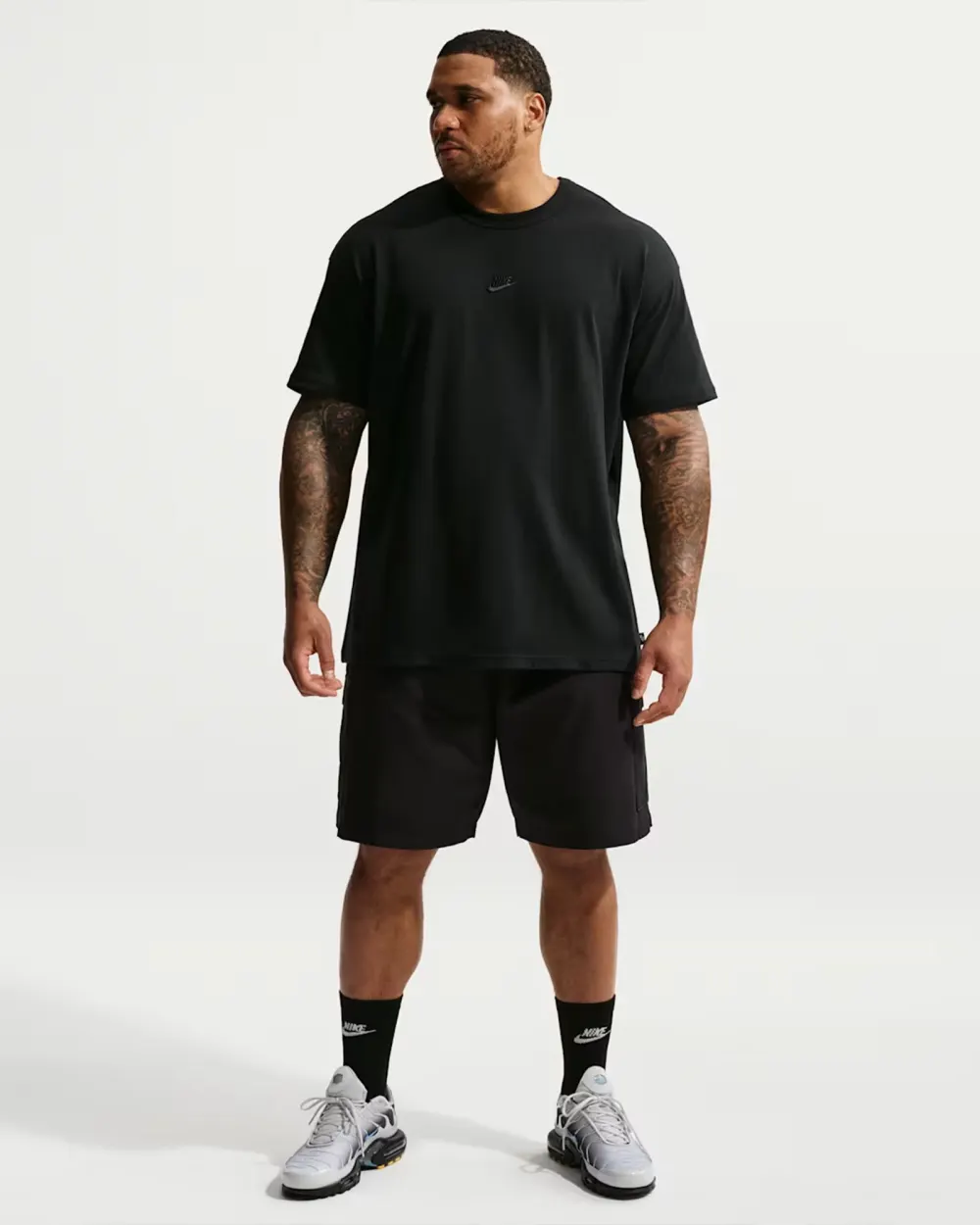 Футболка чоловіча Nike Sportswear Premium Essentials IH1121-010, колір чорний