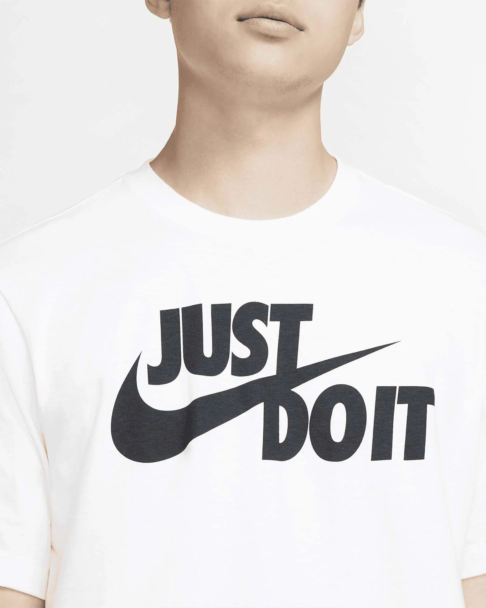 Футболка чоловіча Nike Tee Just Do It Swoosh AR5006-100, колір білий — фото 3 з 3