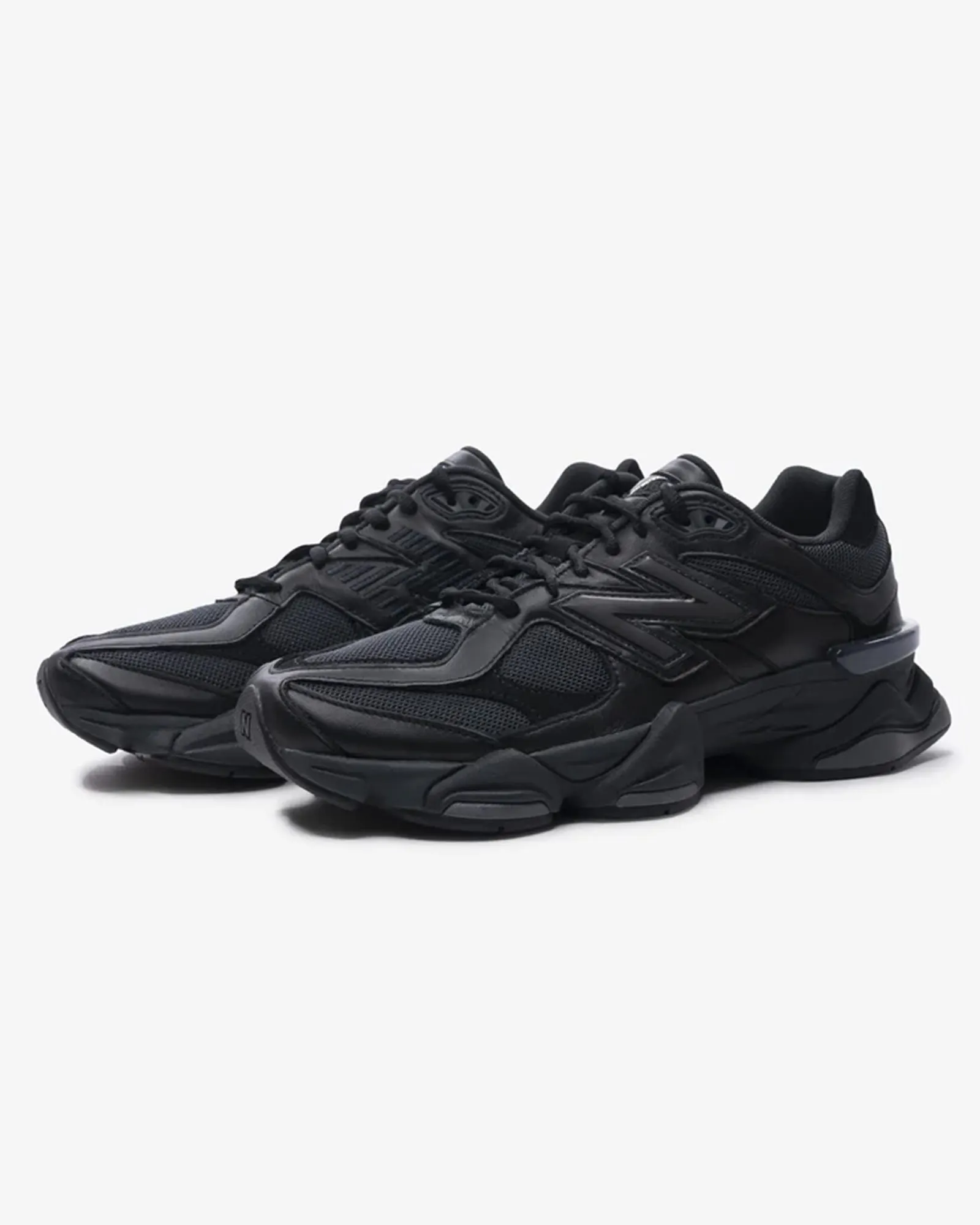 Кросівки чоловічі New Balance 9060 U9060NRI, колір чорний — фото 1 з 4