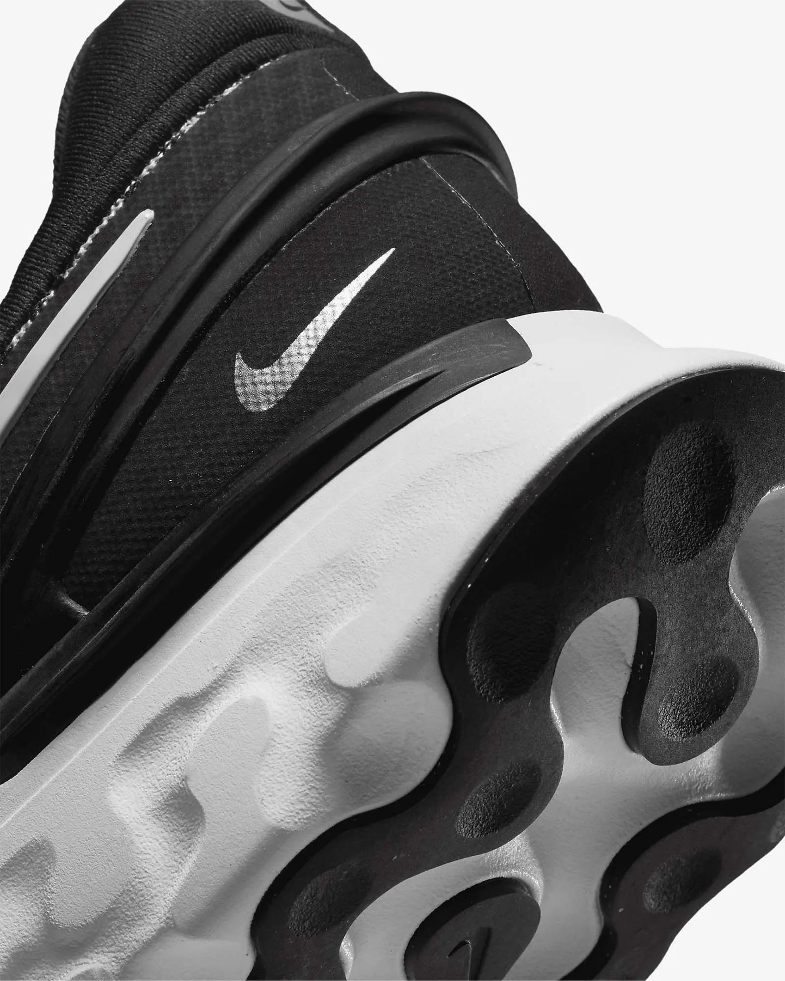 Кросівки чоловічі Nike React Miler 3 DD0490-101, колір білий — фото 3 з 3