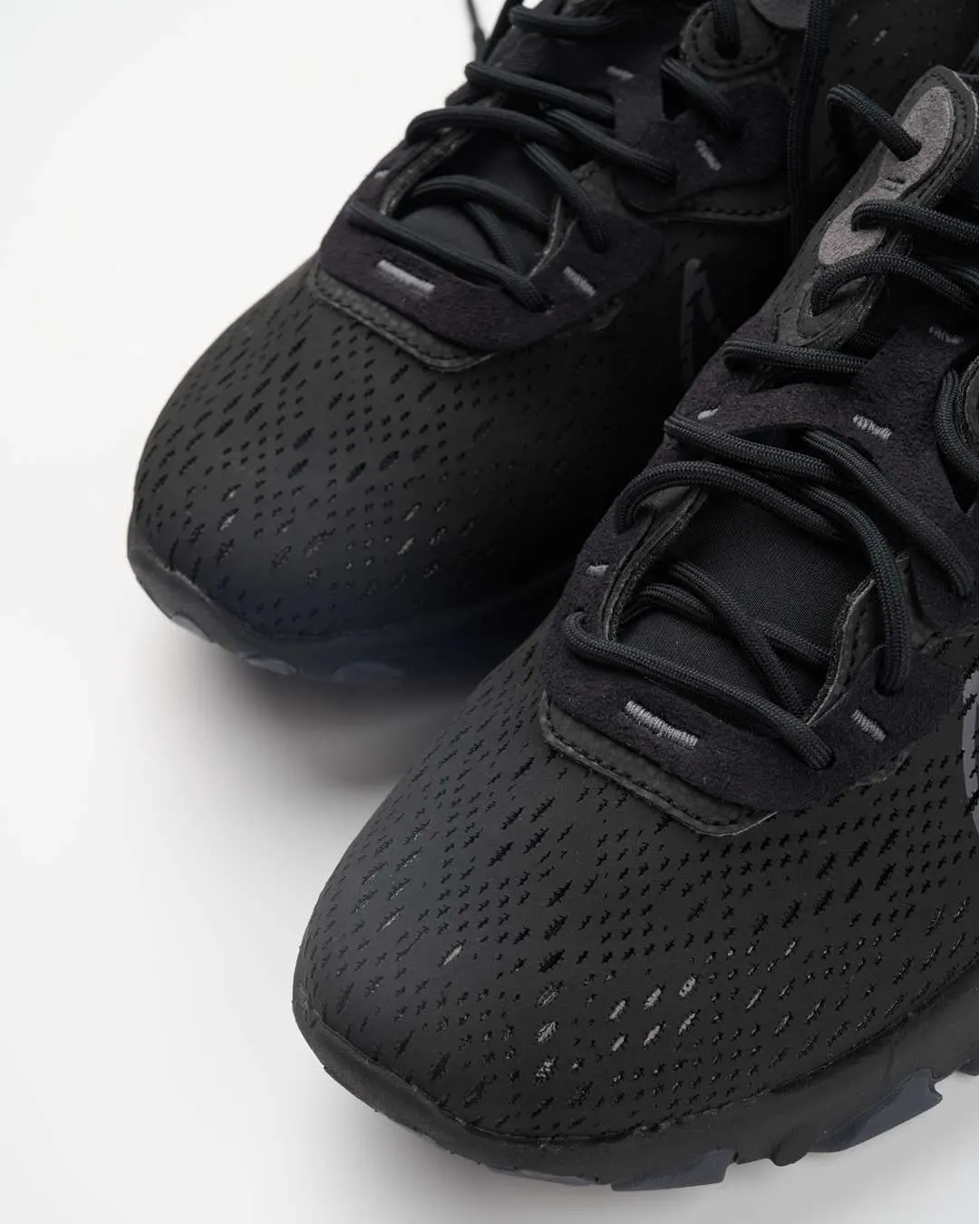 Кросівки чоловічі Nike React Vision CD4373-004, колір чорний — фото 3 з 8