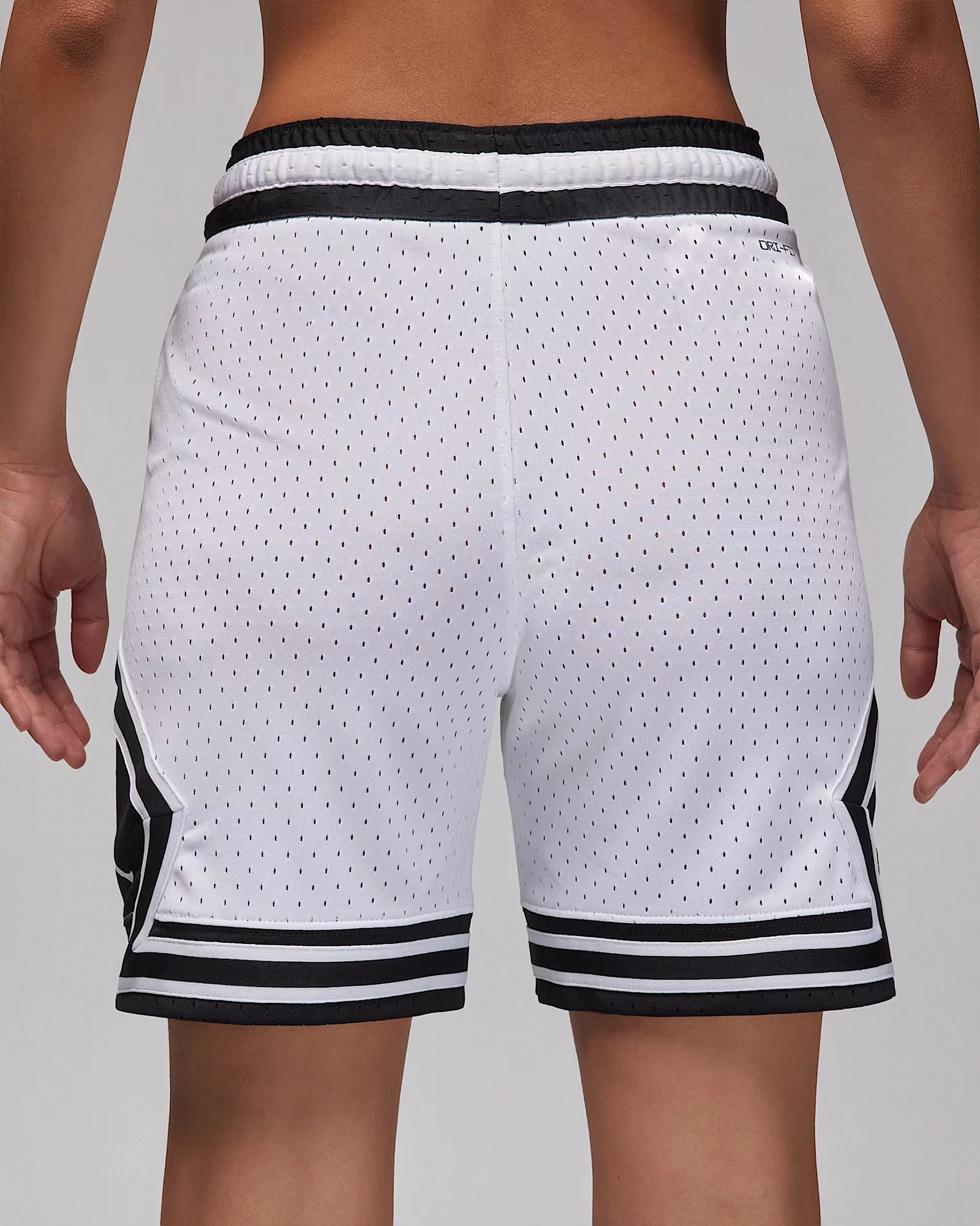 Шорти чоловічі Jordan Dri-FIT Sport Diamond DX1487-100, колір білий — фото 2 з 6