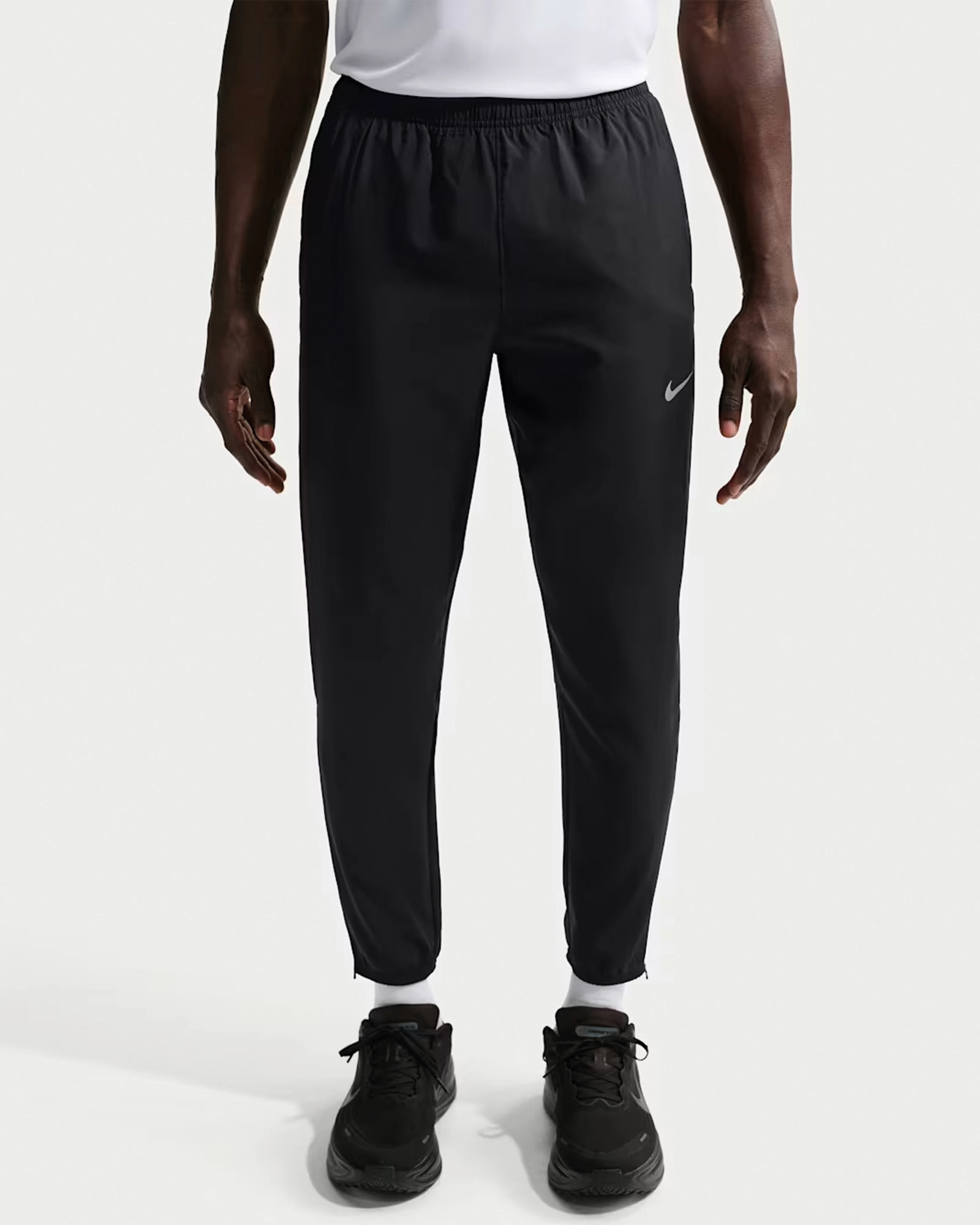 Штани чоловічі Nike Challenger Dri-FIT Woven FQ4780-010, колір чорний — фото 2 з 6