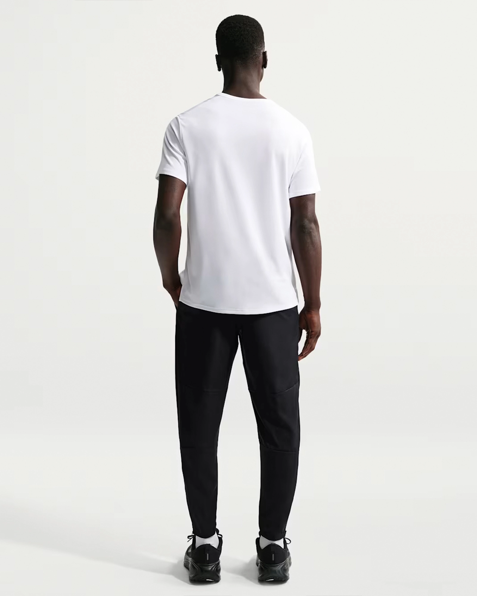 Штани чоловічі Nike Challenger Dri-FIT Woven FQ4780-010, колір чорний — фото 5 з 6