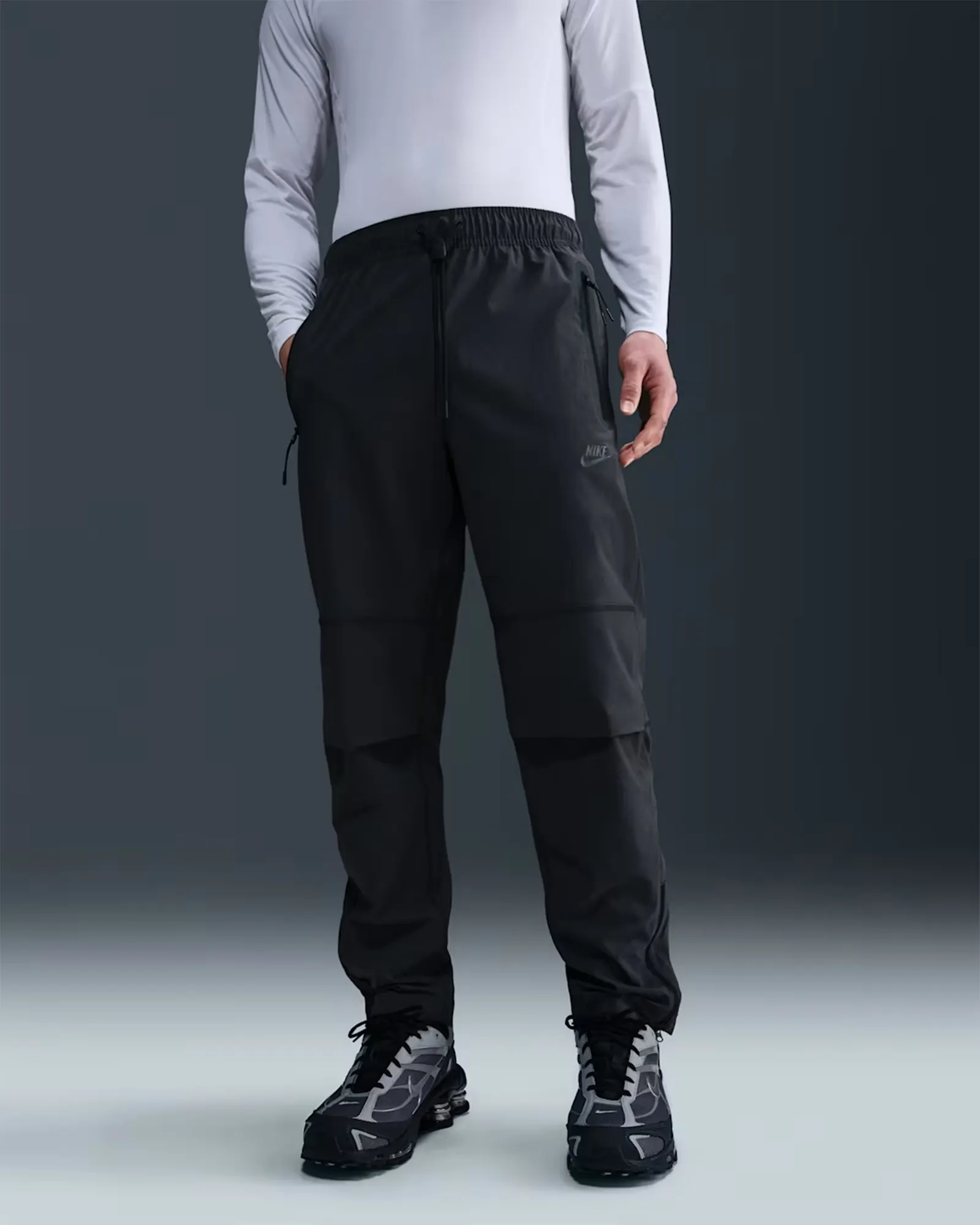Штани чоловічі Nike Tech Woven HM8241-061, колір чорний — фото 1 з 5