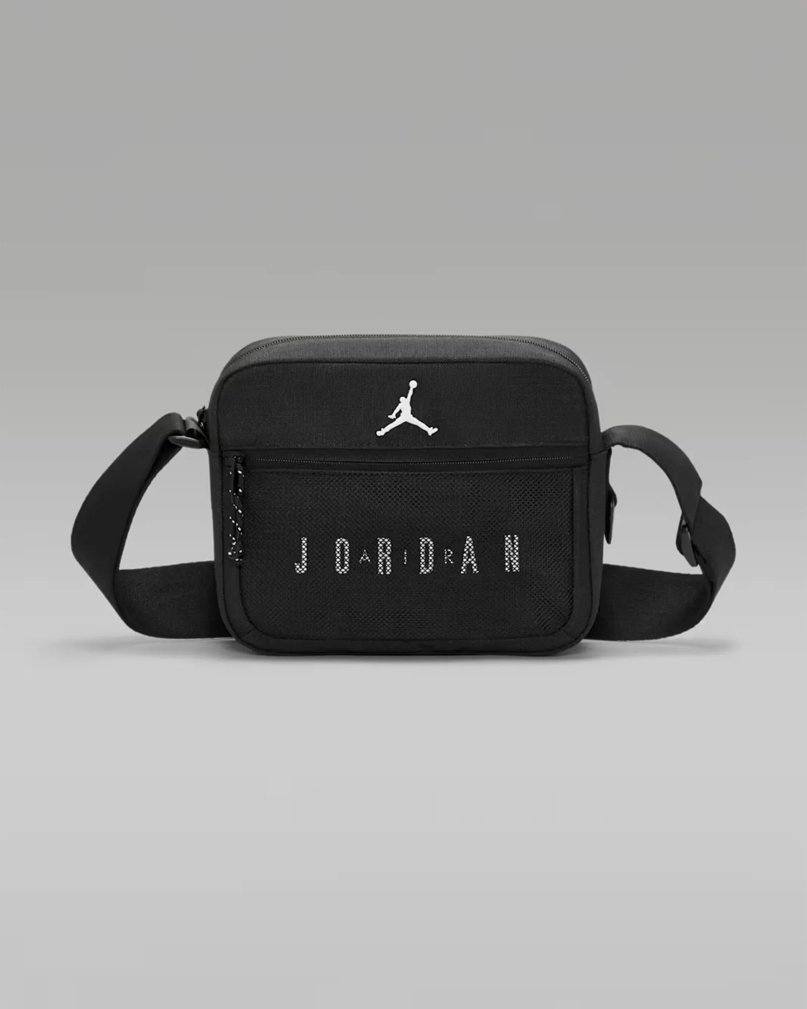 Сумка через плече Jordan Blacktop Messenger (3.6L) MA9191-023, колір чорний — фото 1 з 6