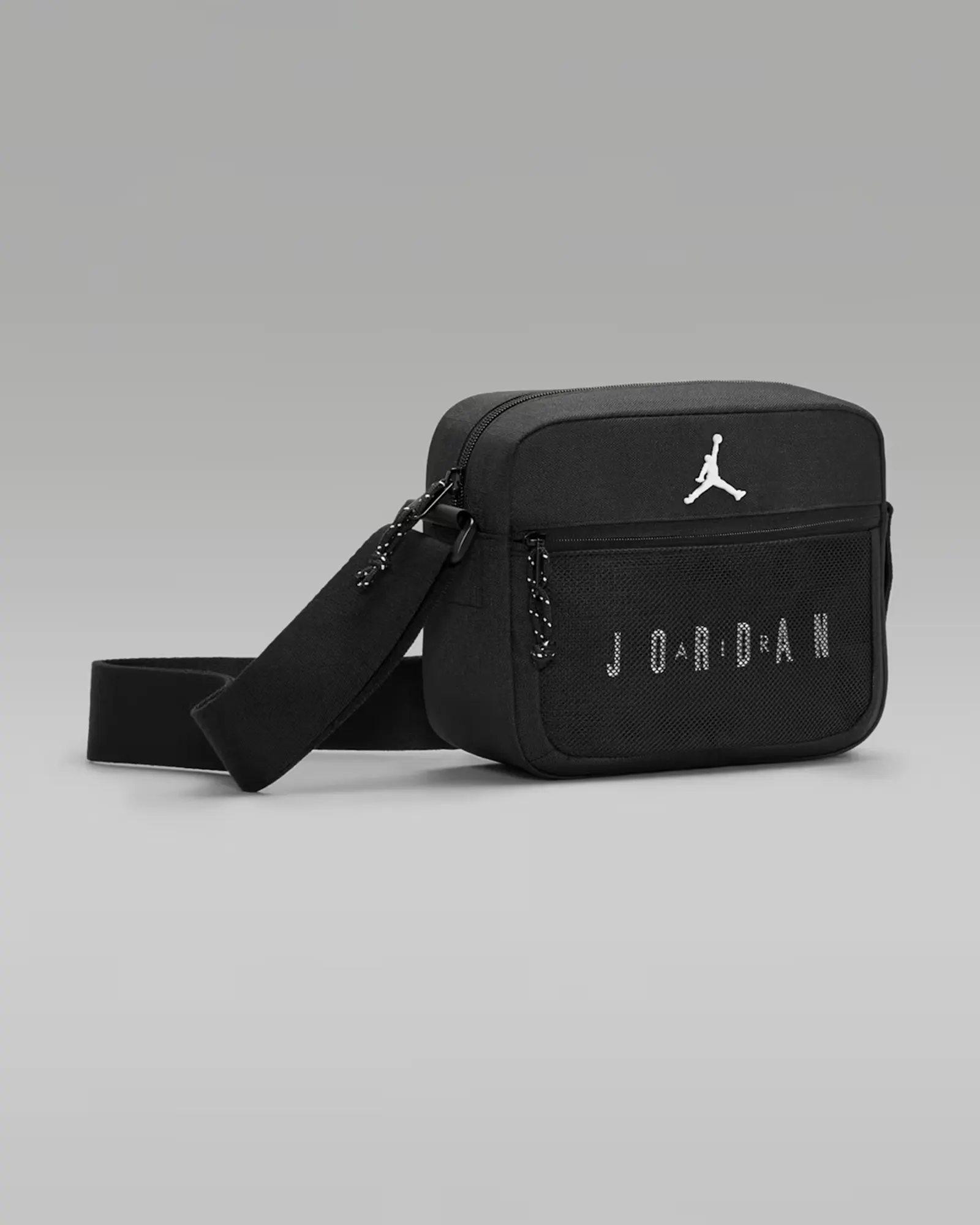 Сумка через плече Jordan Blacktop Messenger (3.6L) MA9191-023, колір чорний — фото 2 з 6