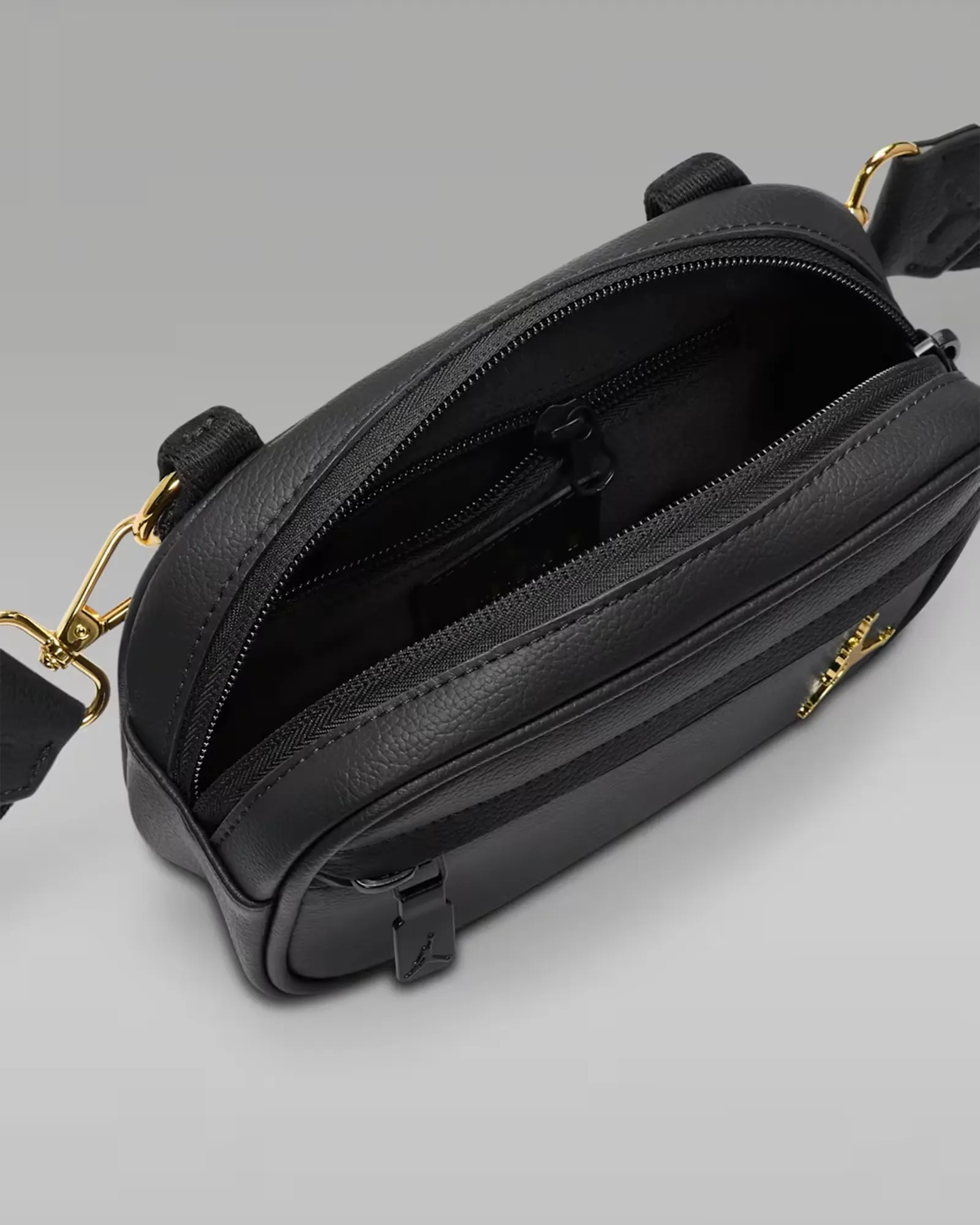 Сумка через плече Jordan Monarch Camera Bag (1L) WA9164-G0T, колір чорний — фото 5 з 7